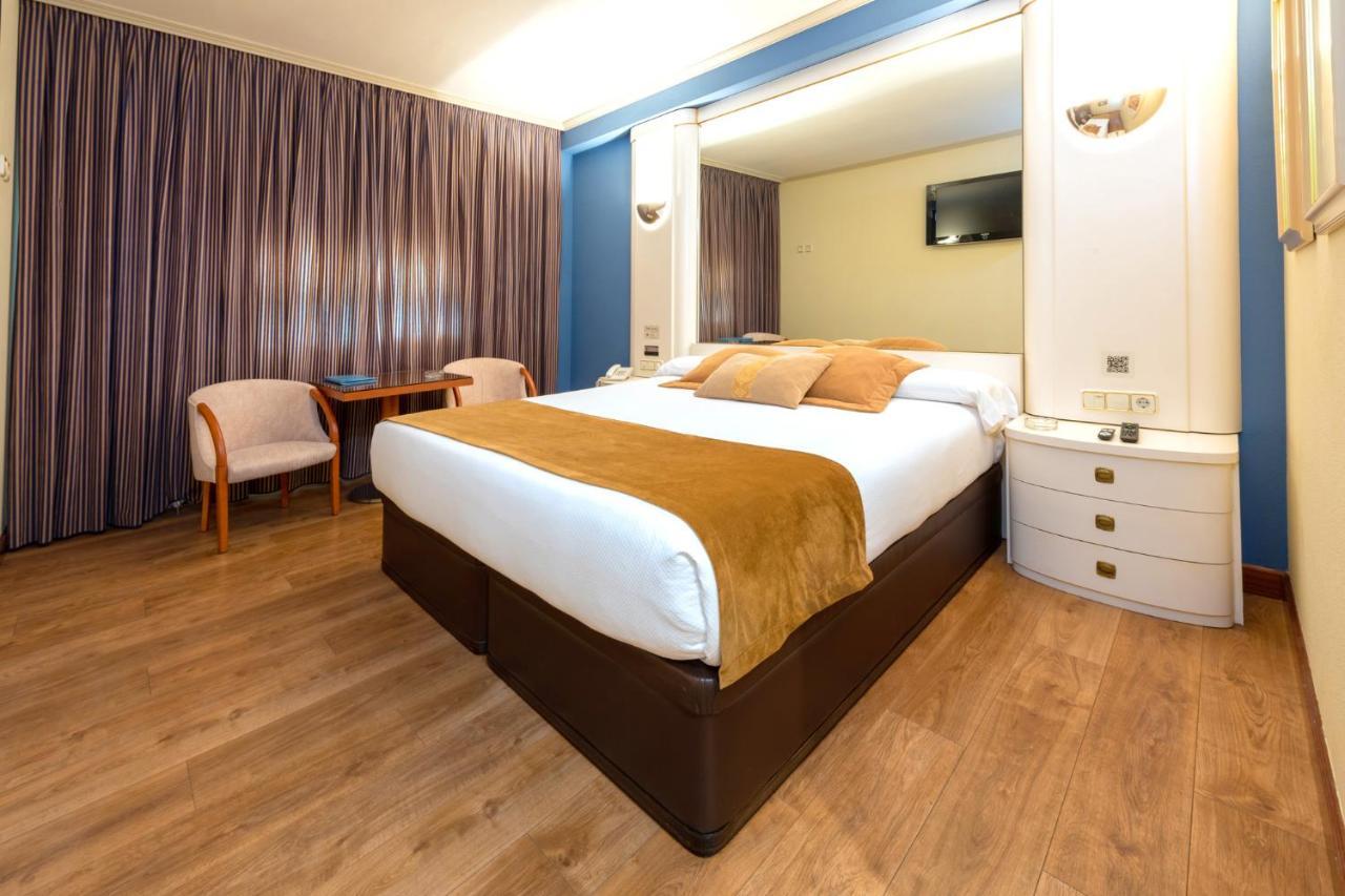 Motel Jardin Oleiros Exteriör bild