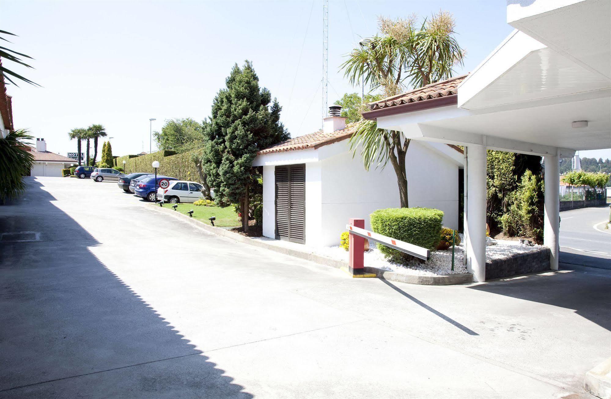 Motel Jardin Oleiros Exteriör bild